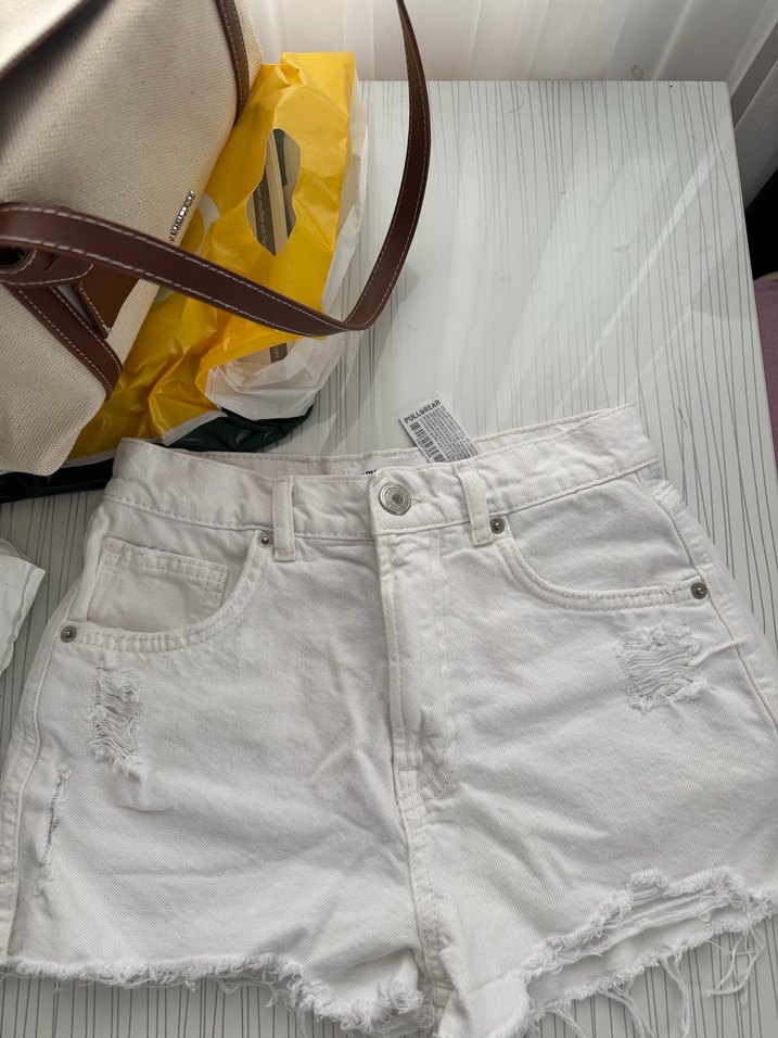 Beyaz Mini Kadın Denim Şort - Görsel 4