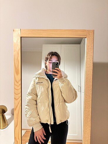 Bershka krem mont