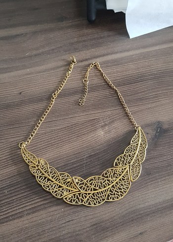 altın rengi metal şık bir takı - Görsel 5