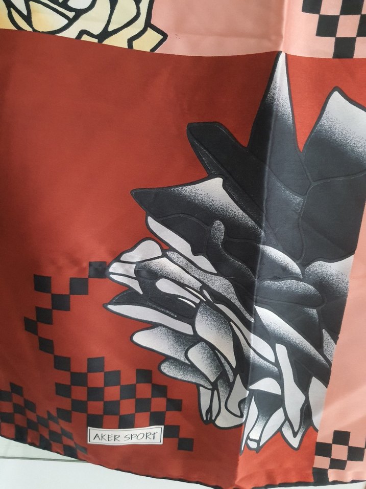 Kırmızı Fermuarlı Kadın Fular - Görsel 2