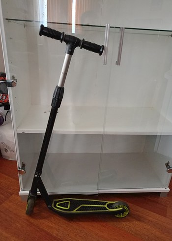 Beden Renkli Yeşil Çocuk Scooter'ı