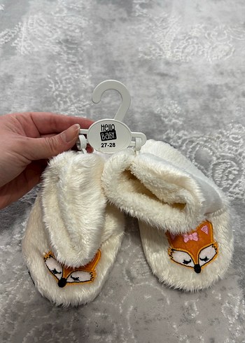 Kız Çocuk Beyaz Kürklü Nakışlı Ev Terliği - Görsel 2