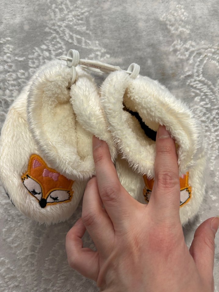 Kız Çocuk Beyaz Kürklü Nakışlı Ev Terliği - Görsel 4