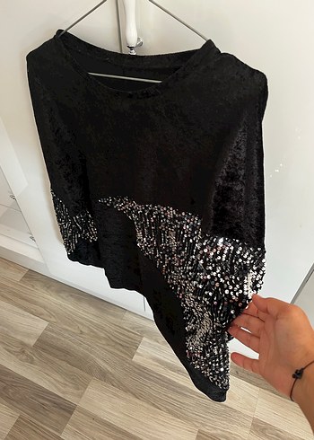 Pul Detaylı Siyah V Yaka Kadın Bluz - Görsel 4