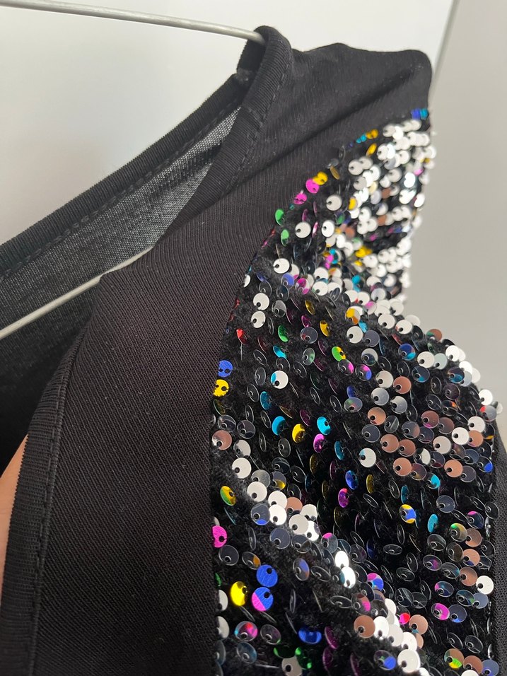 Pul Detaylı Siyah V Yaka Kadın Bluz - Görsel 2