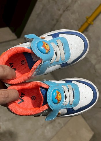 Çocuklar için renkli cırt cırtlı spor ayakkabı - Görsel 3