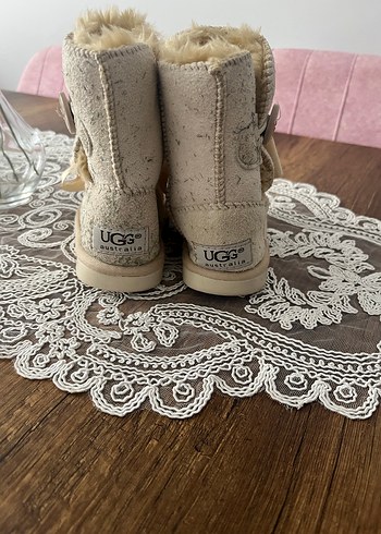 Nakışlı ve Kürklü Kız Çocuk bot - Görsel 2