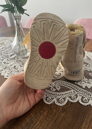 Nakışlı ve Kürklü Kız Çocuk bot - Görsel 4