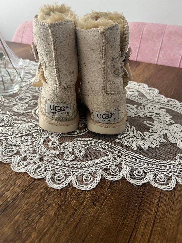 Nakışlı ve Kürklü Kız Çocuk bot - Görsel 2