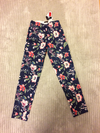 Çiçekli pantolon