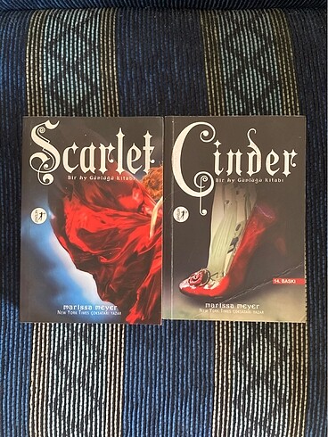 Ay günlüğü serisi Scarlet ve cinder