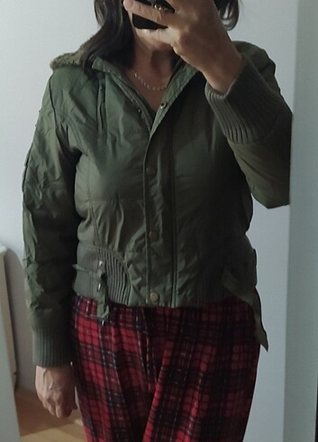 Kışlık mont askeri yeşil renk tam çıkmadı - Görsel 2