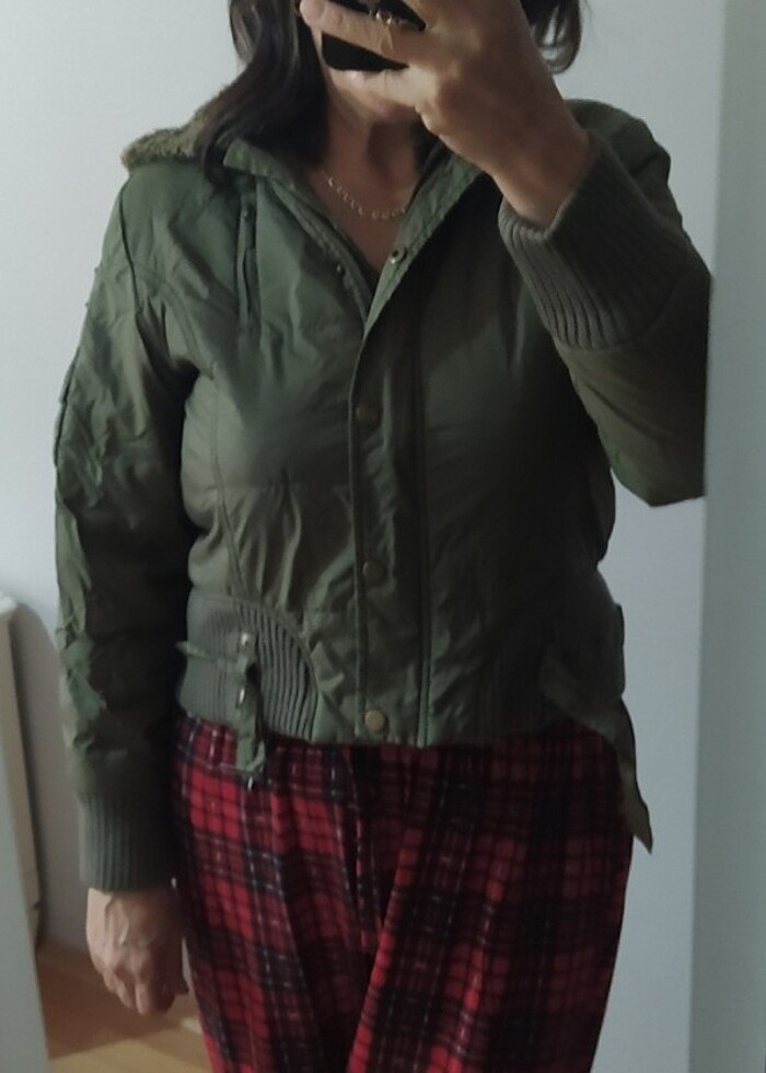 Kışlık mont askeri yeşil renk tam çıkmadı - Görsel 2