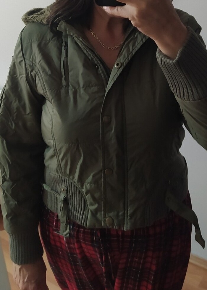 Kışlık mont askeri yeşil renk tam çıkmadı - Görsel 3