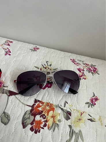 GUESS KADIN GÜNEŞ GÖZLÜĞÜ - Görsel 2