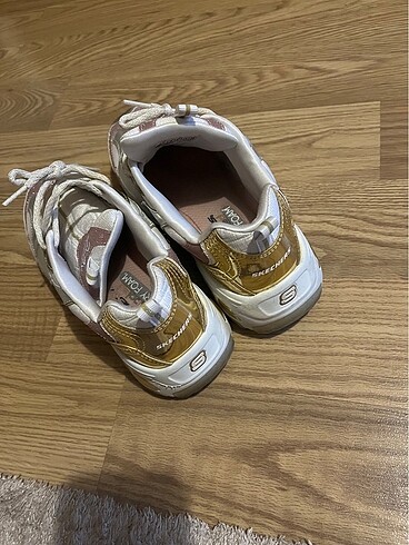 Skechers Yeniye yakın