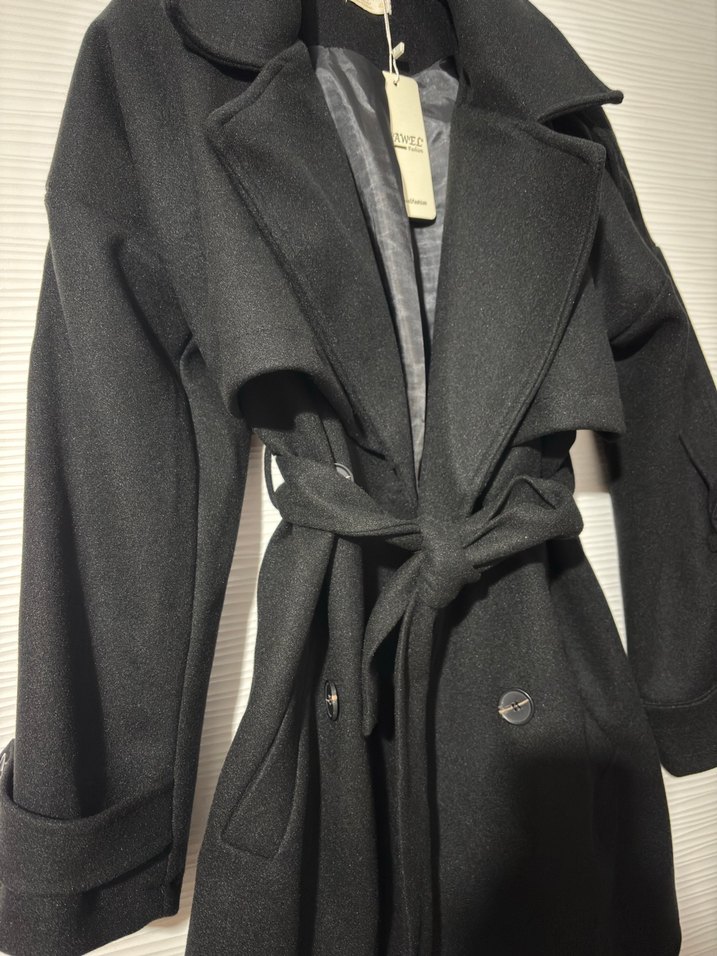 Siyah Kuşaklı Kadın Kaban - Görsel 3