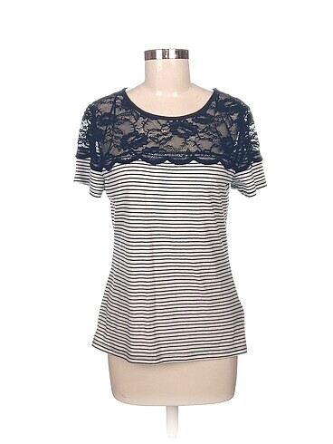 H&M T-shirt %70 İndirimli.