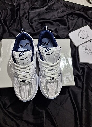 37 Beden beyaz Renk Nike running
