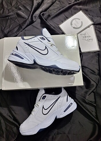 Nike air monarch 