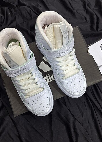 37 Beden beyaz Renk Adidas forum low boğazlı 