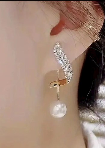 Beyaz Parlak İşlemeli Midi Küpe