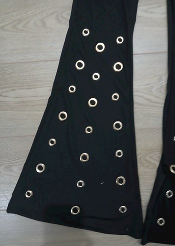 Tokalı Siyah Mini Deri İspanyol Paça Pantolon - Görsel 5