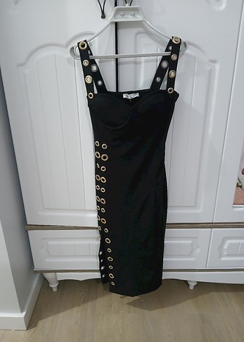 Siyah Düğmeli V Yaka Uzun Abiye Elbise - Görsel 3