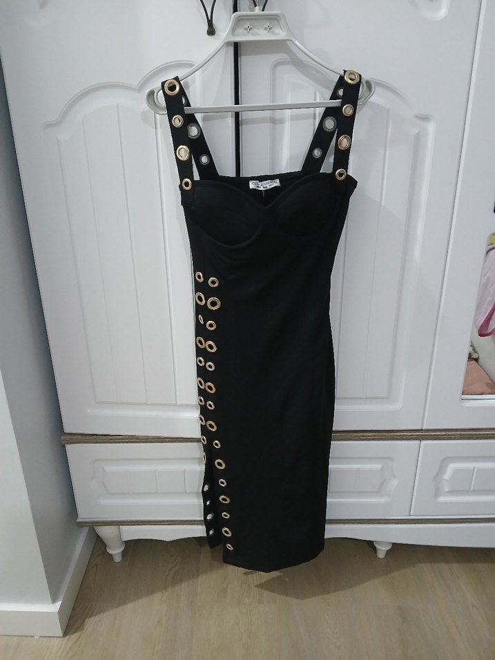 Siyah Düğmeli V Yaka Uzun Abiye Elbise - Görsel 3