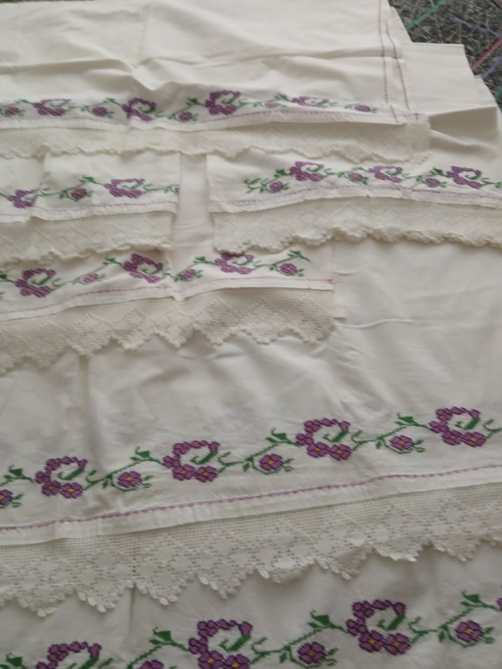 Mor Nakışlı Klasik Masa Örtüsü - Görsel 5