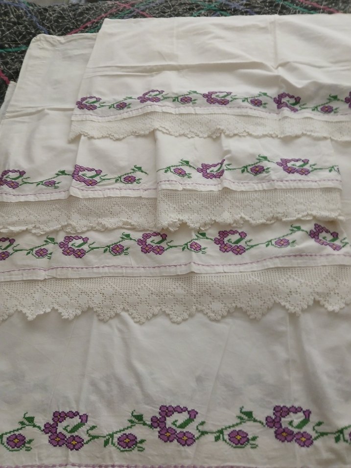 Mor Nakışlı Klasik Masa Örtüsü - Görsel 4