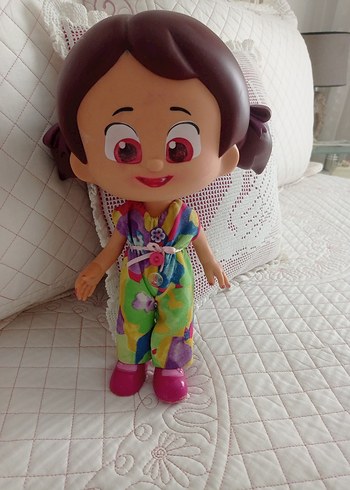 Beden Renk Renkli Elbise Giyen Bebek Oyuncak Niloya