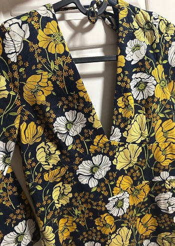 Sarı Çiçekli V Yaka mini elbise - Görsel 4