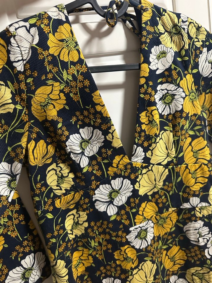Sarı Çiçekli V Yaka mini elbise - Görsel 4