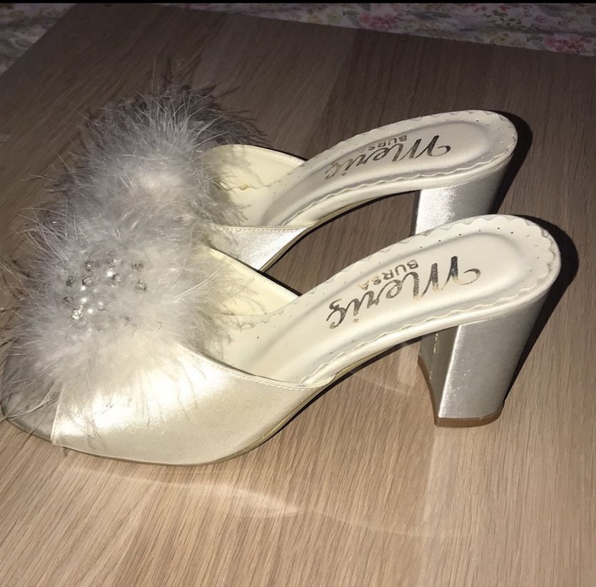 Beyaz Tüylü Vintage Gelin Topuklu Terlik - Görsel 2