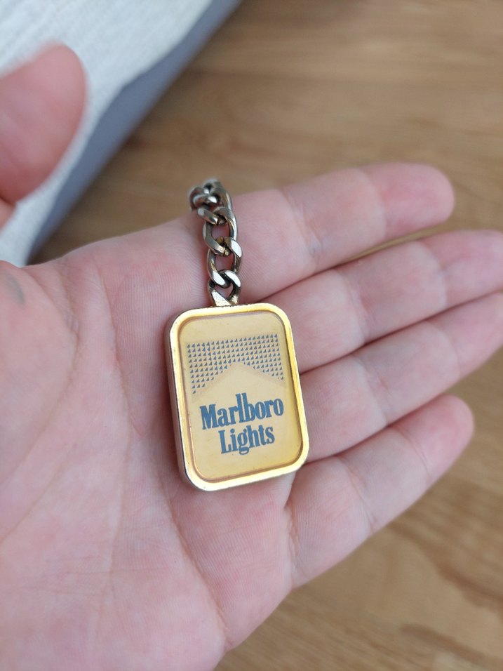 Altın Renk Marlboro Light Anahtarlık - Görsel 5
