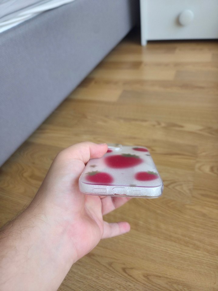 Çilek Desenli Iphone 15 Telefon Kılıfı - Görsel 4