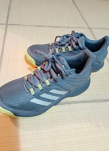 33 Beden Adidas spor ayakkabı 