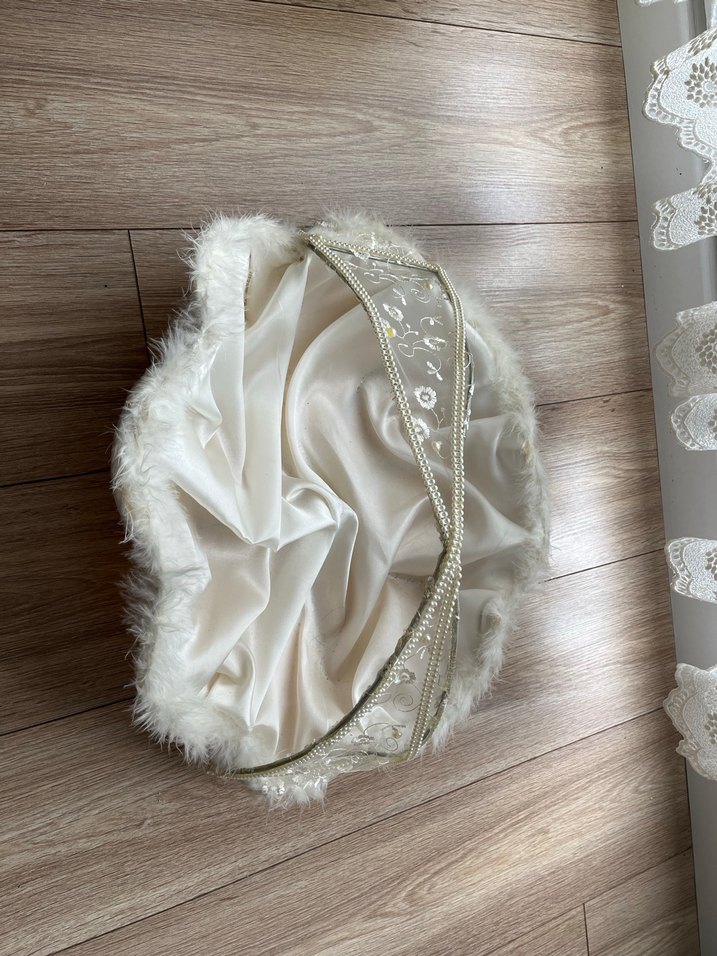 Boncuk işlemeli beyaz düğün aksesuarı ikram sepeti - Görsel 2