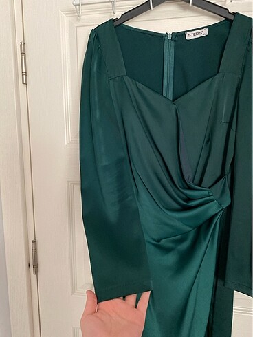Yeşil saten abiye elbise - Görsel 6