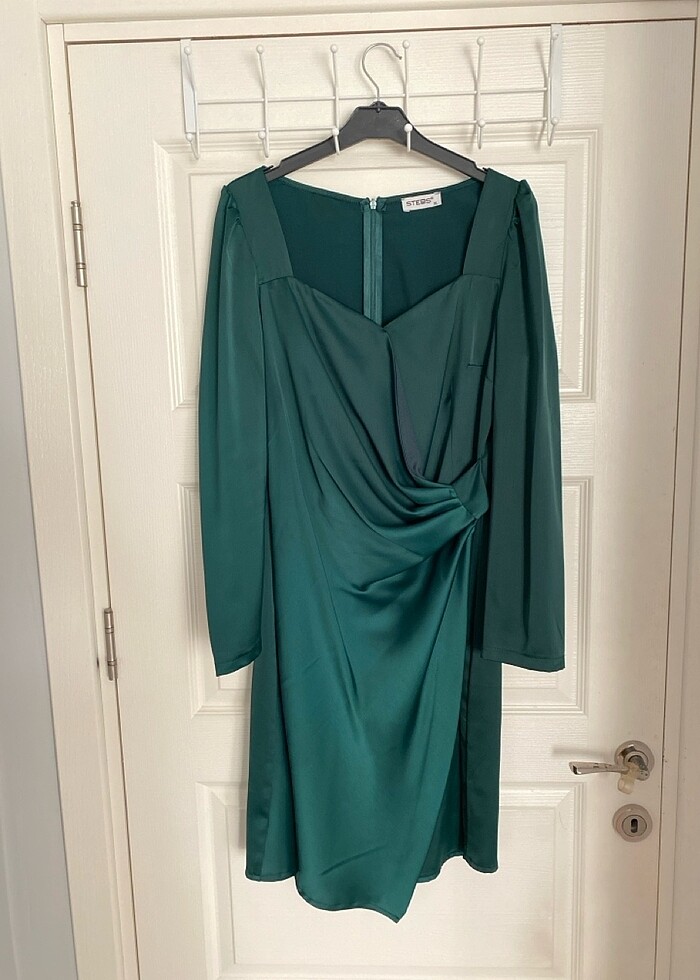 Yeşil saten abiye elbise - Görsel 2