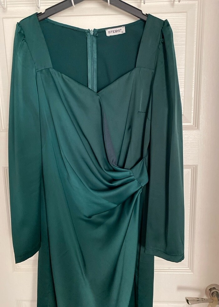 Yeşil saten abiye elbise - Görsel 4