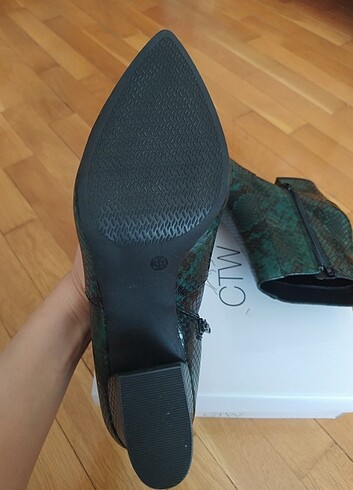39 Beden Deichmann bot