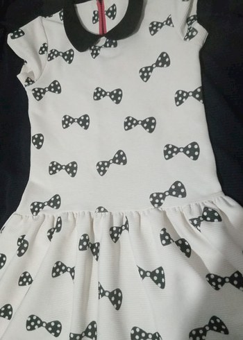 Kız Çocuk Siyah Fiyonk Desenli Beyaz Elbise - Görsel 2