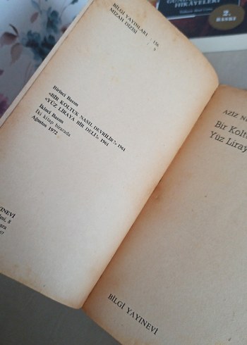  Beden Renk Aziz Nesin - Bir Koltuk Nasıl Devrilir yüz liraya bir deli 1972