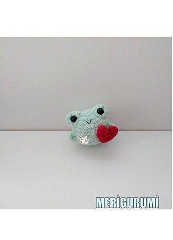 Amigurumi Kalpli Kurbağa Anahtarlık 