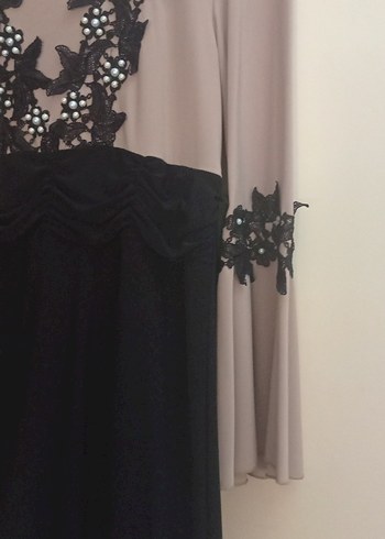 42 Beden Dantel Detaylı Uzun V Yaka Gotik Elbise