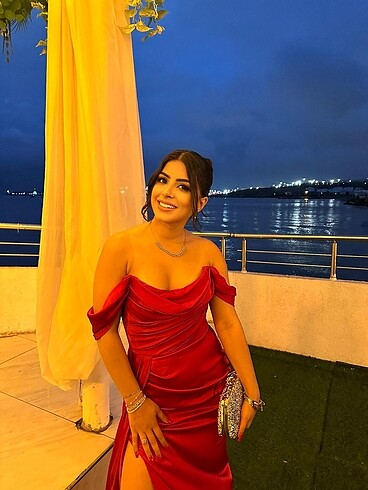 36 Beden kırmızı Renk Alfa Beta Yandan Yırtmaçlı Saten Elbise