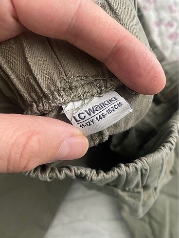 11-12 Yaş Beden LCW 11-12 yaş haki pantolon
