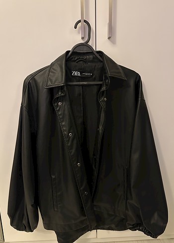 Zara Balon kollu suni deri oversize ceket - Görsel 3